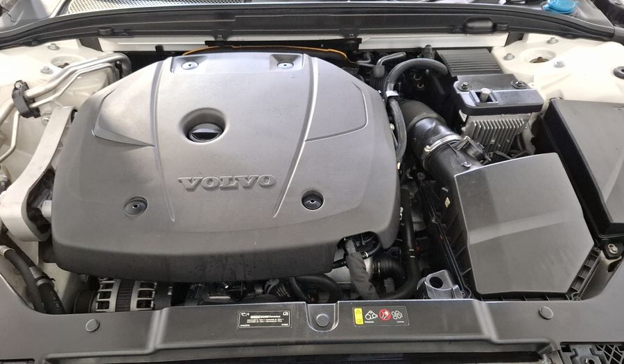 Volvo S60 2.0 T5 MOMENTUM AUTO Sedan 2021