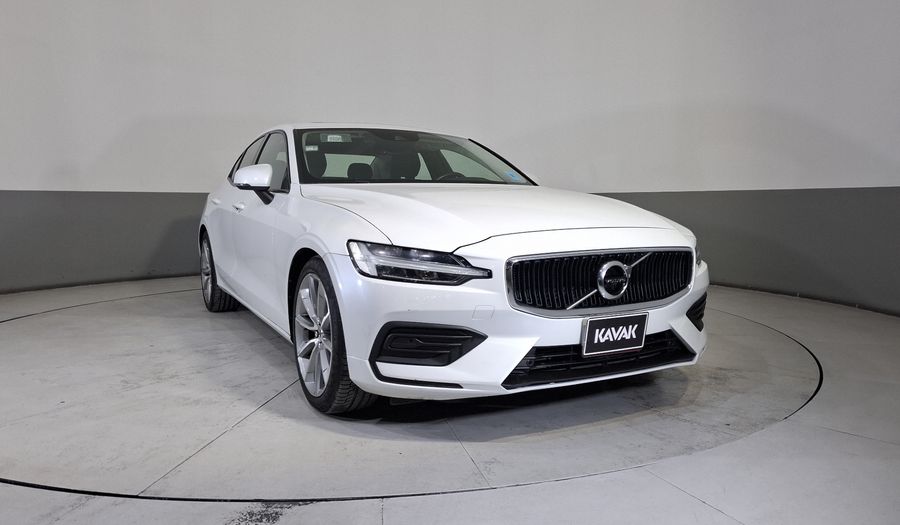 Volvo S60 2.0 T5 MOMENTUM AUTO Sedan 2021