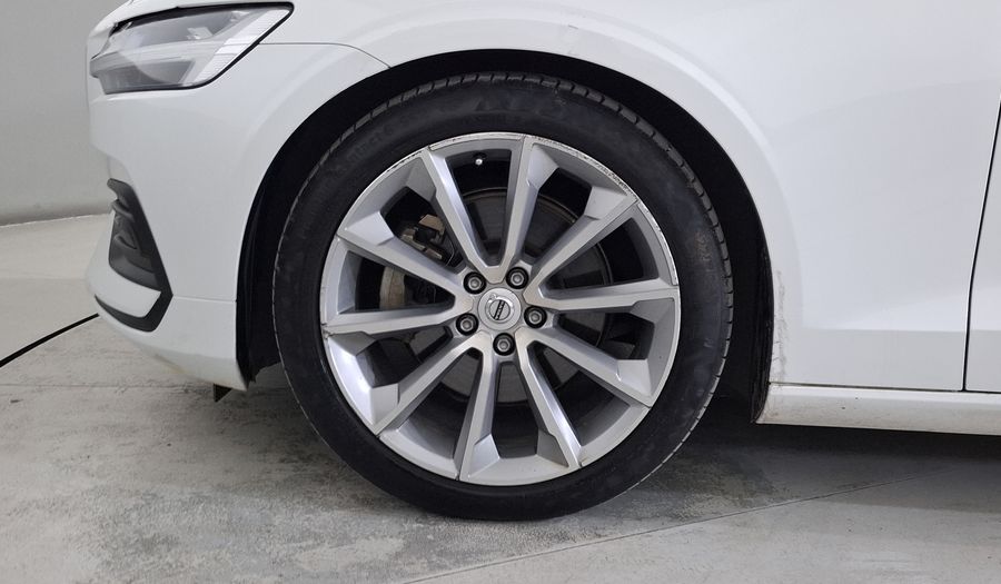 Volvo S60 2.0 T5 MOMENTUM AUTO Sedan 2021