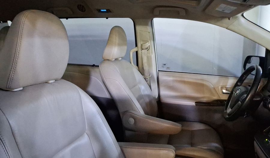 Toyota Sienna 3.5 XLE PIEL AUTO Minivan 2019