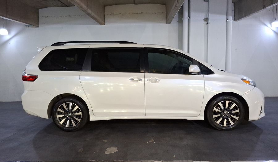 Toyota Sienna 3.5 XLE PIEL AUTO Minivan 2019