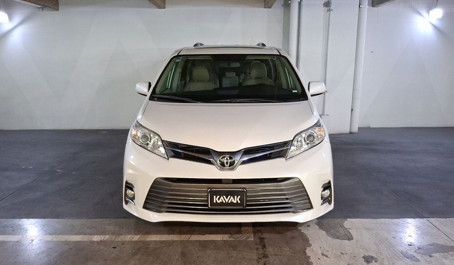Toyota Sienna 3.5 XLE PIEL AUTO Minivan 2019