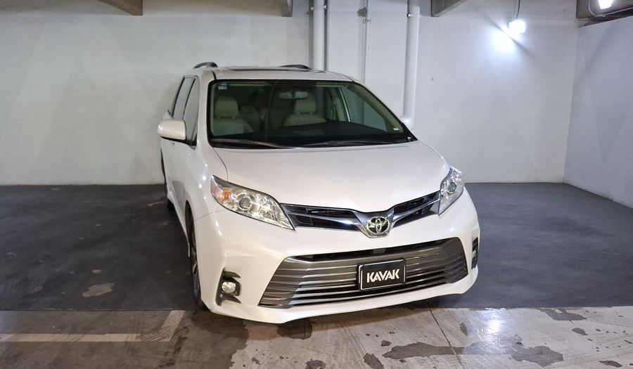 Toyota Sienna 3.5 XLE PIEL AUTO Minivan 2019