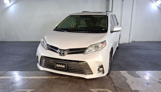 Toyota • Sienna