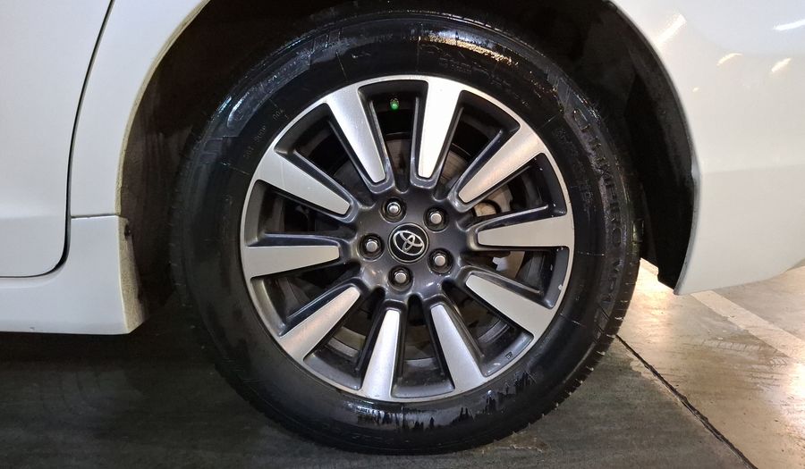 Toyota Sienna 3.5 XLE PIEL AUTO Minivan 2019