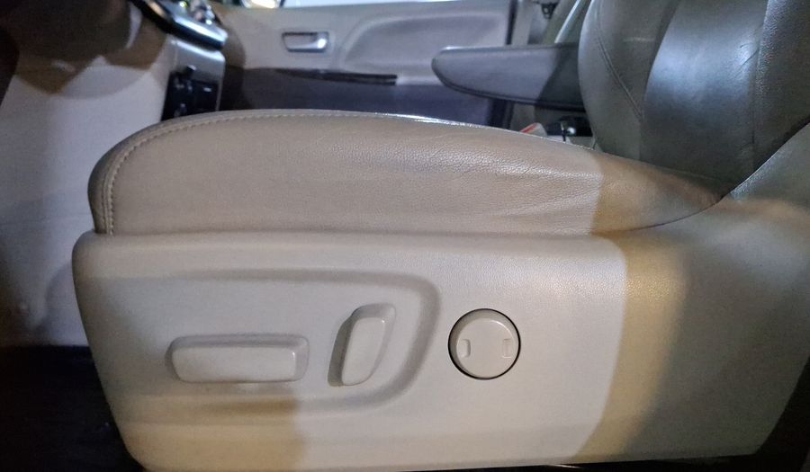 Toyota Sienna 3.5 XLE PIEL AUTO Minivan 2019