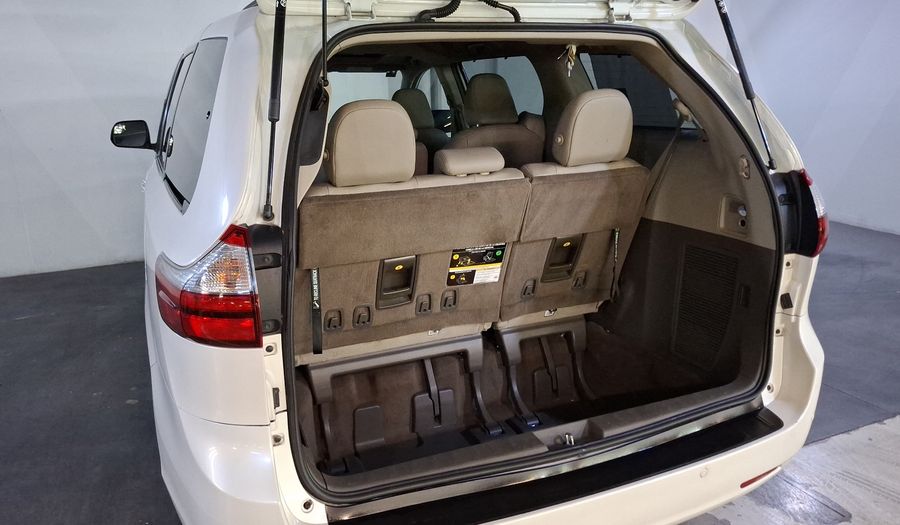 Toyota Sienna 3.5 XLE PIEL AUTO Minivan 2019