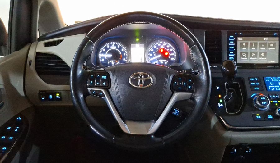 Toyota Sienna 3.5 XLE PIEL AUTO Minivan 2019
