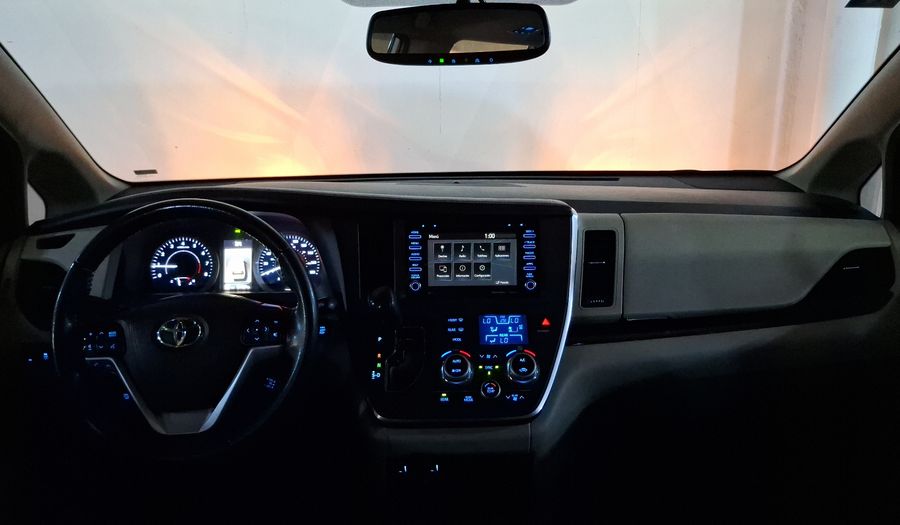Toyota Sienna 3.5 XLE PIEL AUTO Minivan 2019