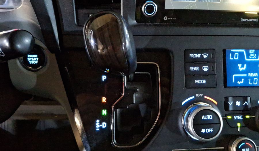 Toyota Sienna 3.5 XLE PIEL AUTO Minivan 2019