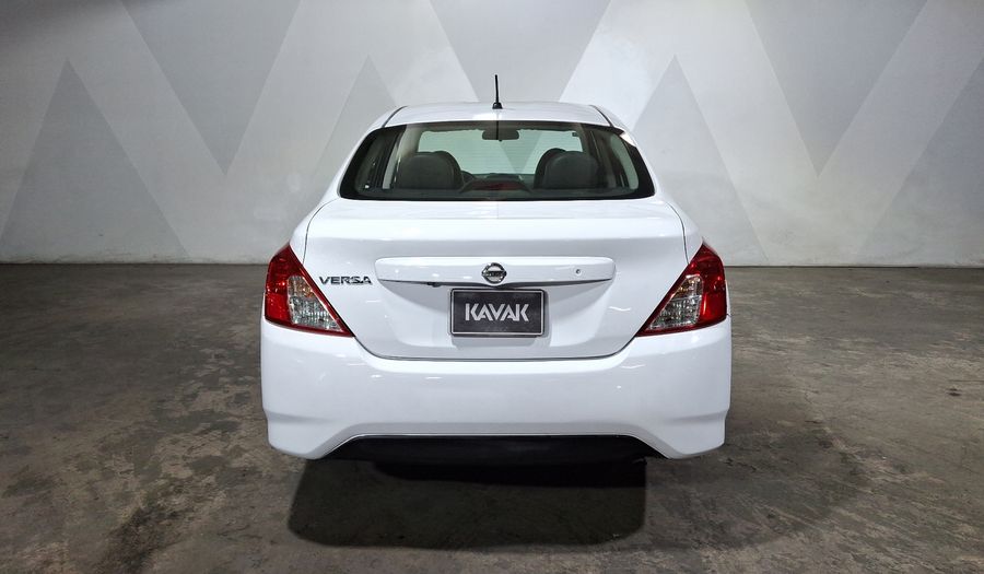 Nissan Versa 1.6 EXCLUSIVE TA AC Sedan 2015