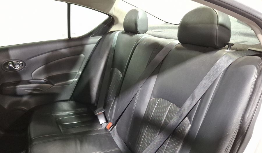 Nissan Versa 1.6 EXCLUSIVE TA AC Sedan 2015