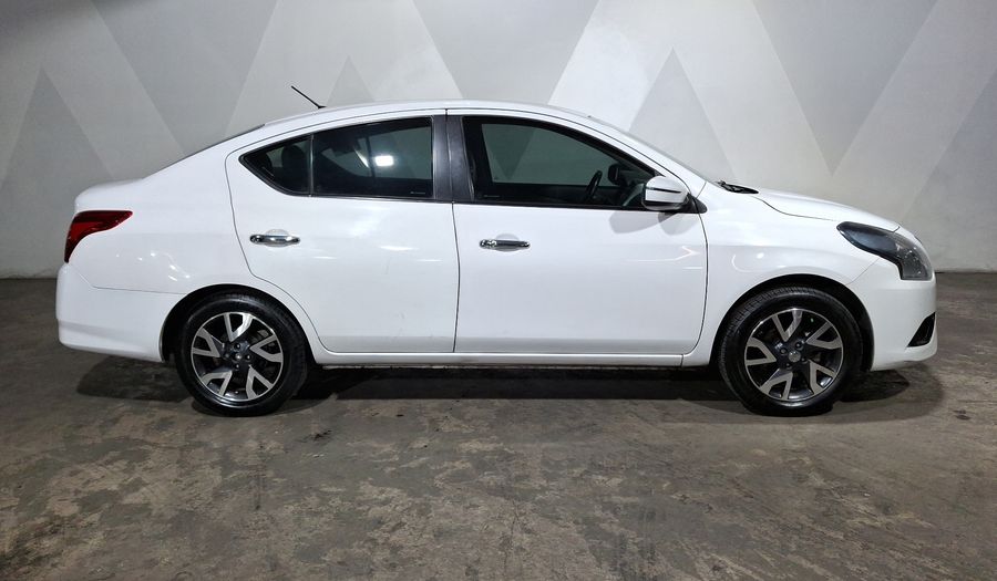 Nissan Versa 1.6 EXCLUSIVE TA AC Sedan 2015