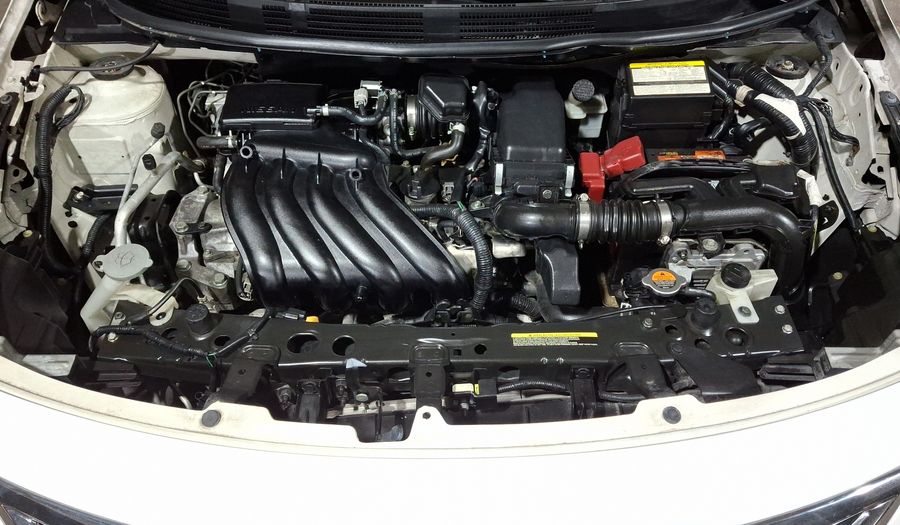 Nissan Versa 1.6 EXCLUSIVE TA AC Sedan 2015