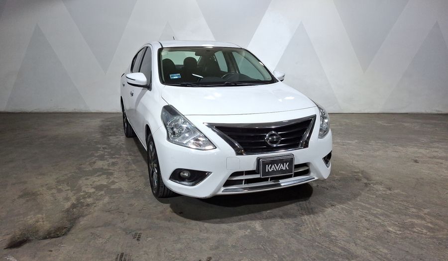 Nissan Versa 1.6 EXCLUSIVE TA AC Sedan 2015