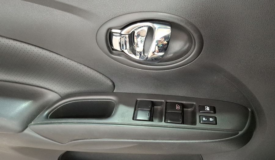 Nissan Versa 1.6 EXCLUSIVE TA AC Sedan 2015