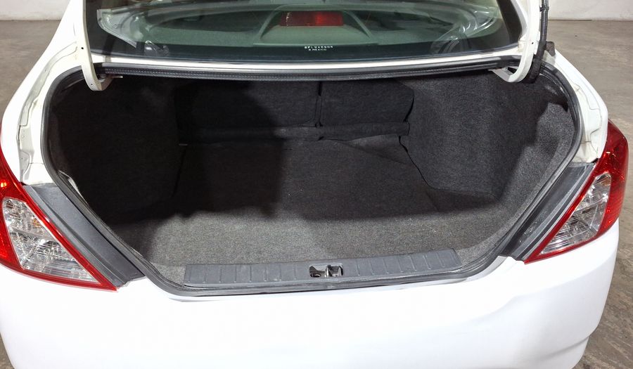 Nissan Versa 1.6 EXCLUSIVE TA AC Sedan 2015
