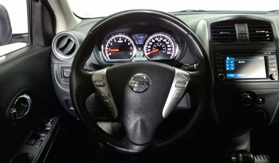 Nissan Versa 1.6 EXCLUSIVE TA AC Sedan 2015