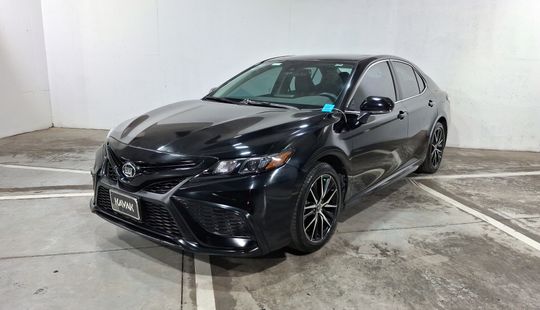 Toyota • Camry