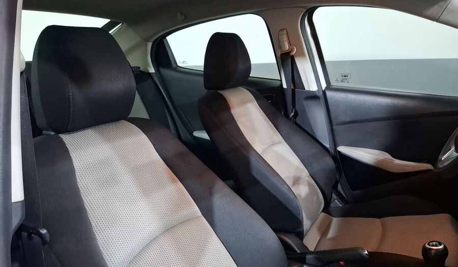 Toyota Yaris 1.5 R MID MT Sedan 2016