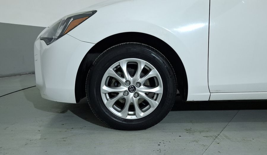 Toyota Yaris 1.5 R MID MT Sedan 2016
