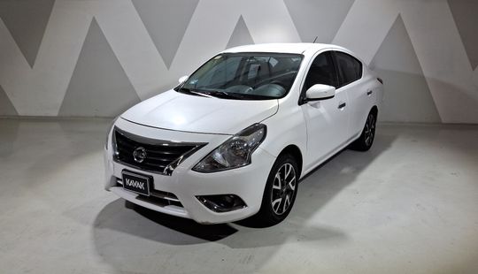 Nissan • Versa