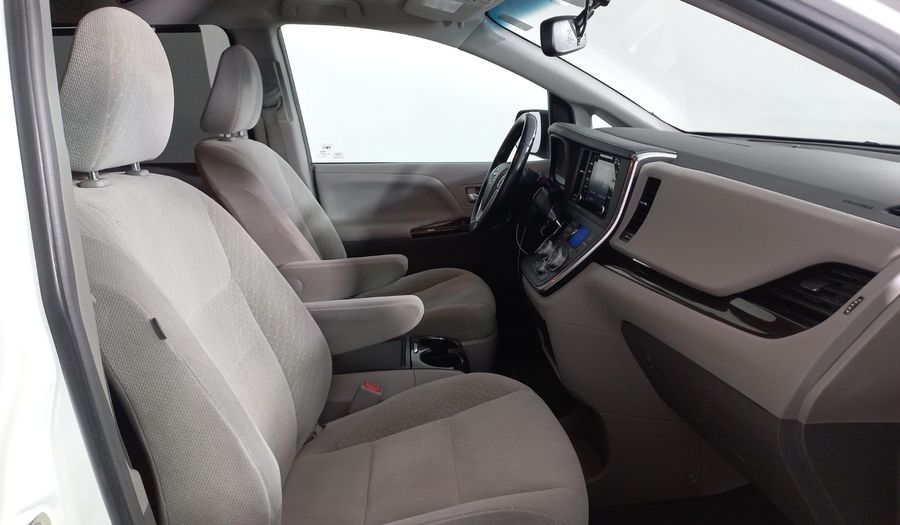 Toyota Sienna 3.5 XLE AT Minivan 2018