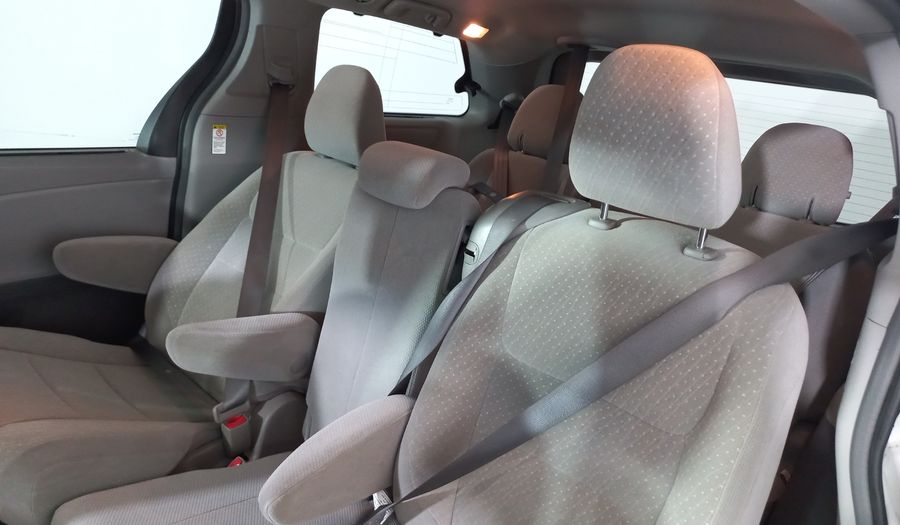 Toyota Sienna 3.5 XLE AT Minivan 2018