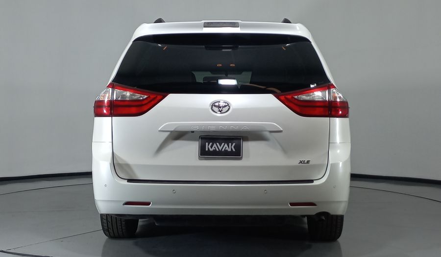 Toyota Sienna 3.5 XLE AT Minivan 2018