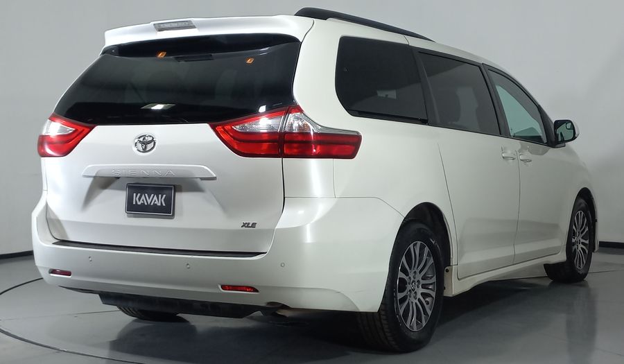 Toyota Sienna 3.5 XLE AT Minivan 2018