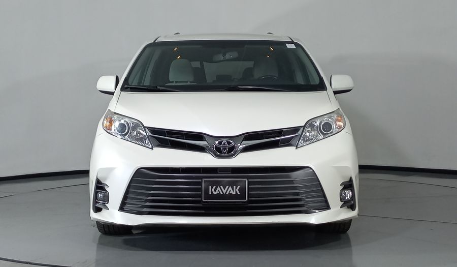 Toyota Sienna 3.5 XLE AT Minivan 2018