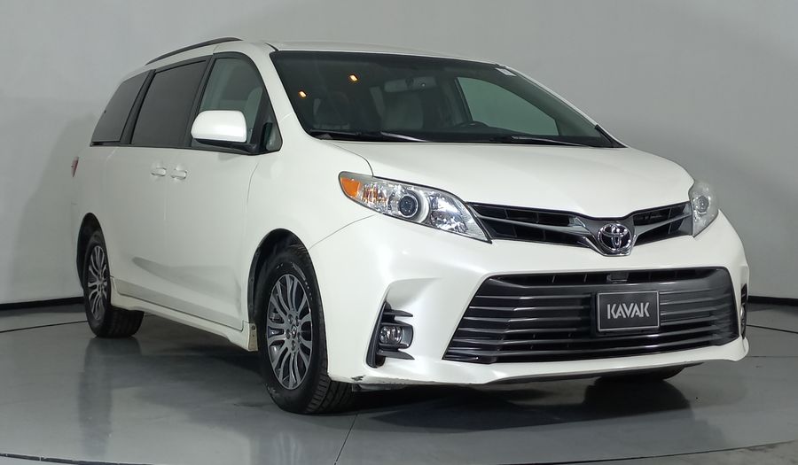 Toyota Sienna 3.5 XLE AT Minivan 2018