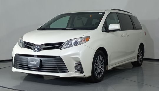 Toyota • Sienna