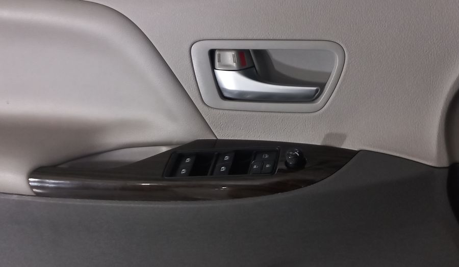 Toyota Sienna 3.5 XLE AT Minivan 2018