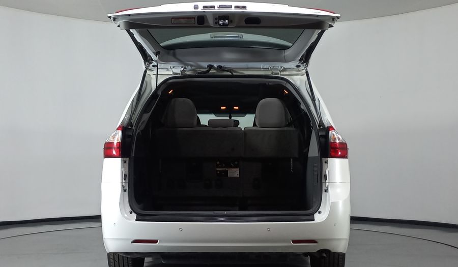 Toyota Sienna 3.5 XLE AT Minivan 2018