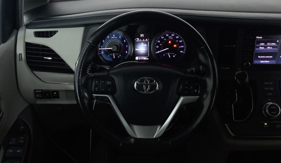 Toyota Sienna 3.5 XLE AT Minivan 2018