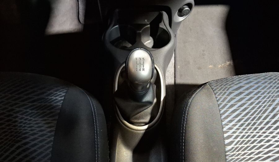 Nissan March 1.6 MARCH SR NAVI MT Hatchback 2015