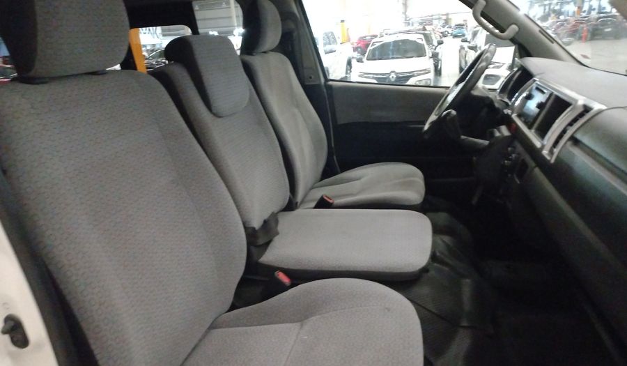 Toyota Hiace 2.7 15 PASAJEROS CON AA Van 2018