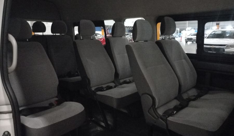 Toyota Hiace 2.7 15 PASAJEROS CON AA Van 2018