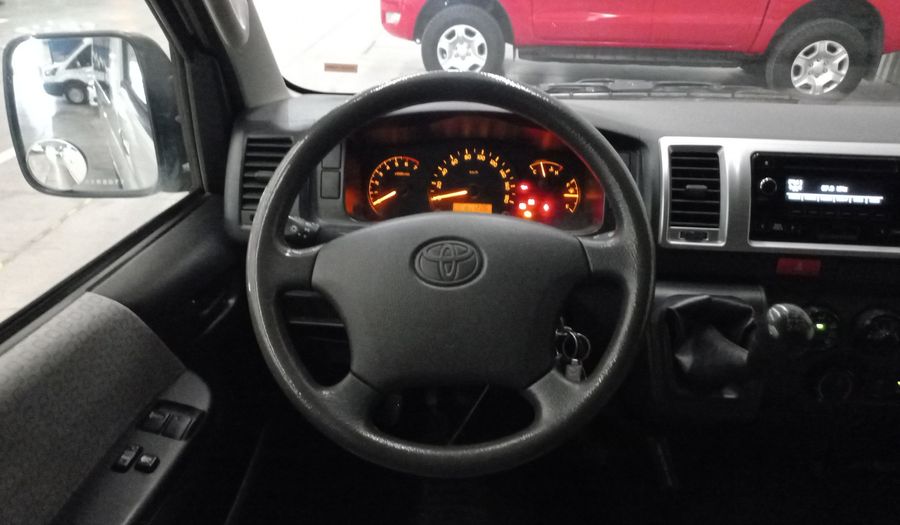 Toyota Hiace 2.7 15 PASAJEROS CON AA Van 2018