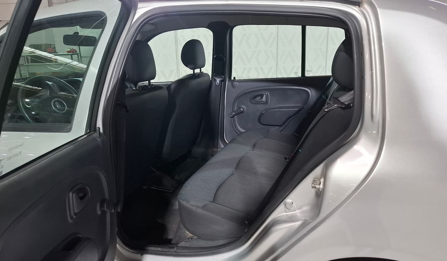 Renault Clio 1.1 CONFORT Hatchback 2014