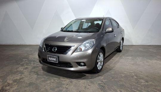 Nissan • Versa