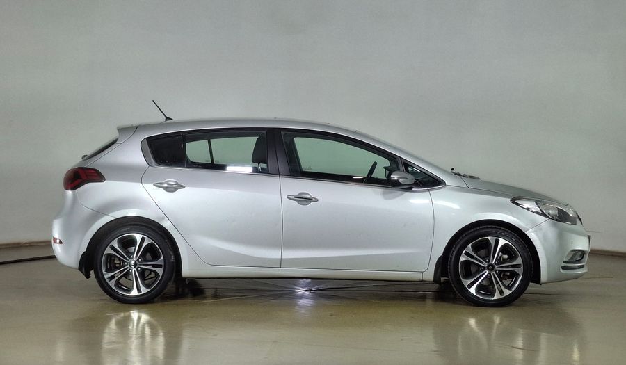 Kia Cerato 5 1.6 SX DAB AC ABS Hatchback 2015