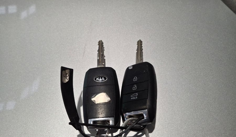 Kia Cerato 5 1.6 SX DAB AC ABS Hatchback 2015