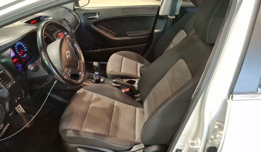 Kia Cerato 5 1.6 SX DAB AC ABS Hatchback 2015