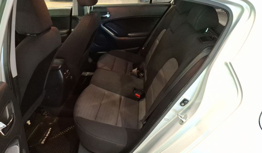 Kia Cerato 5 1.6 SX DAB AC ABS Hatchback 2015