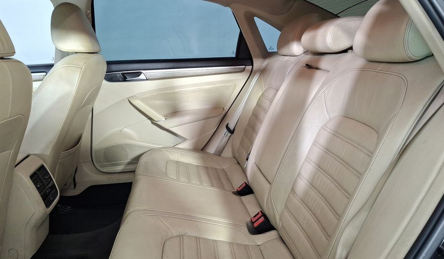 Volkswagen Passat 2.5 HIGHLINE Sedan 2016