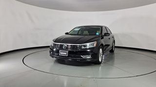 Volkswagen • Passat