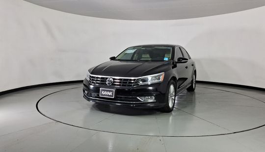 Volkswagen • Passat