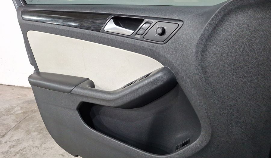 Volkswagen Jetta 2.0 LIVE TIP. Sedan 2016